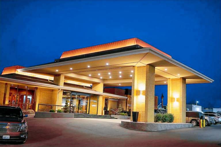 Mirabeau Park Hotel & Convention Center
