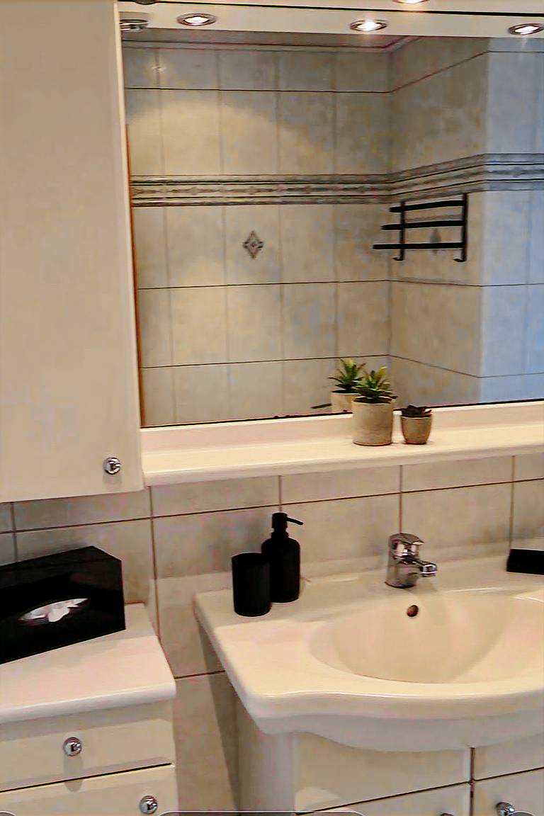 Apartment with yard — photo 3