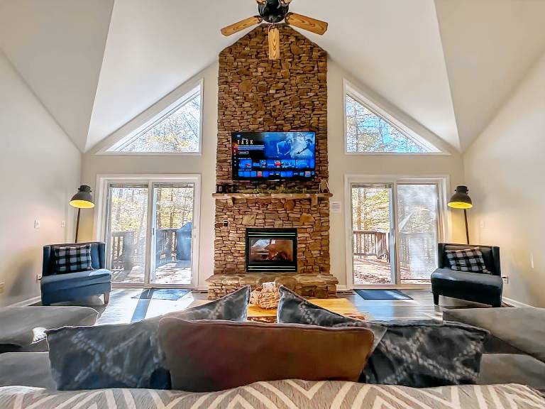 Children-friendly house with pool, BBQ & hot tub | Lake view | Suitable for remote work | Pets allowed — photo 2