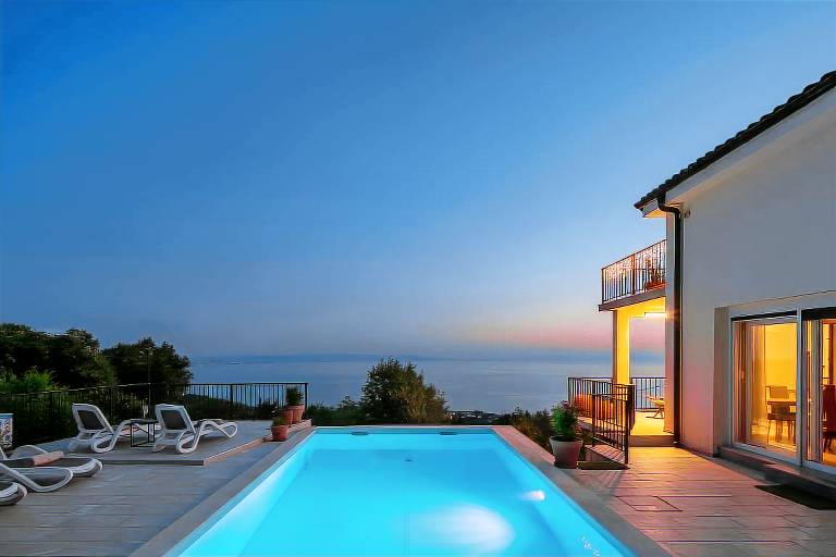 Family-oriented house with grill, private pool & patio | Nature view | Pet-friendly — photo 2