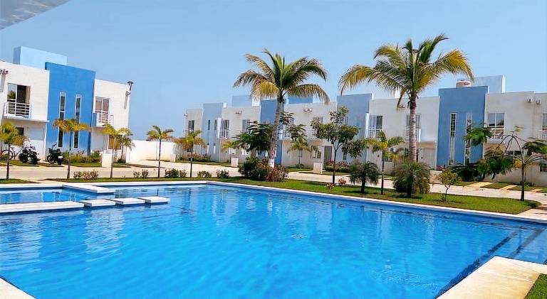 House with pool — photo 3