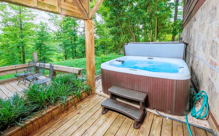 Cabin with jacuzzi & barbeque | Mountain view — photo 3