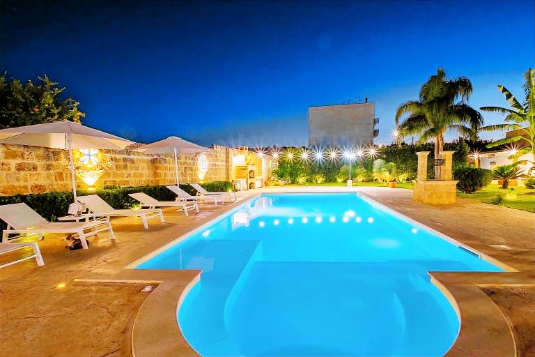 Villa with private pool, grill & garden | Pool view — photo 5