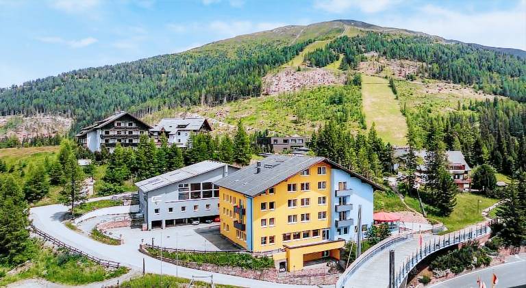 Basekamp Mountain Budget Hotel — photo 2