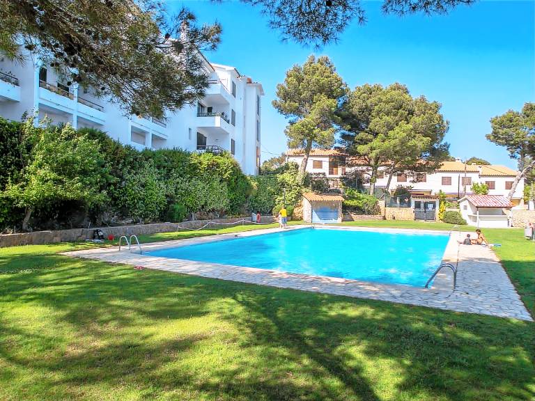 Rental apartment with pool — photo 2