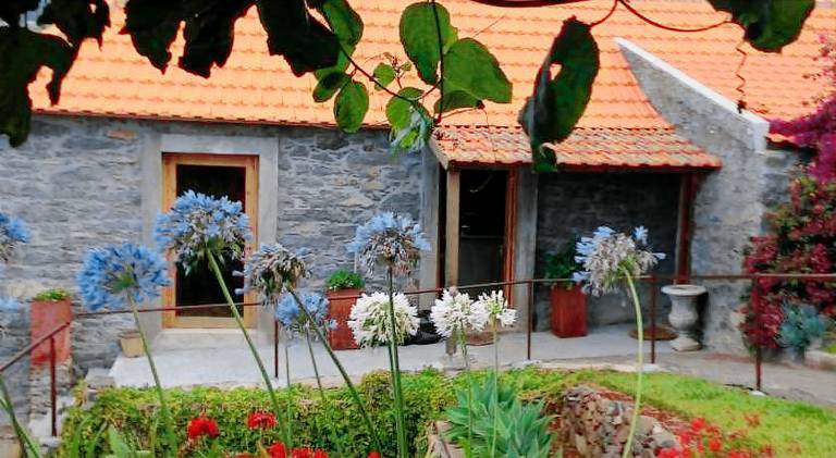 House with yard & terrace in Calheta