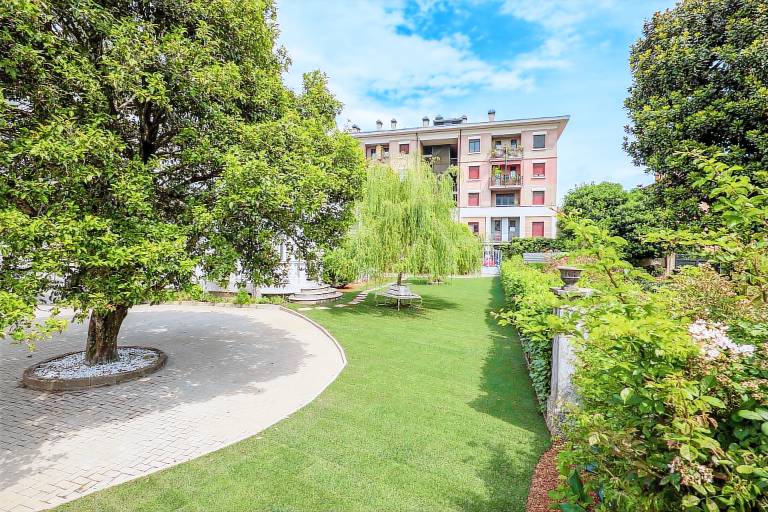 Holiday apartment with pool, garden & grill | Garden view — photo 5