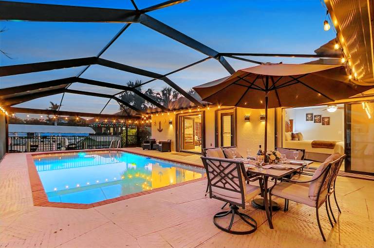 Walk to Yacht Club Beach, Pool, Spa & Gulf Access Waterfront Escape - Cozy Corner - Roelens — photo 3