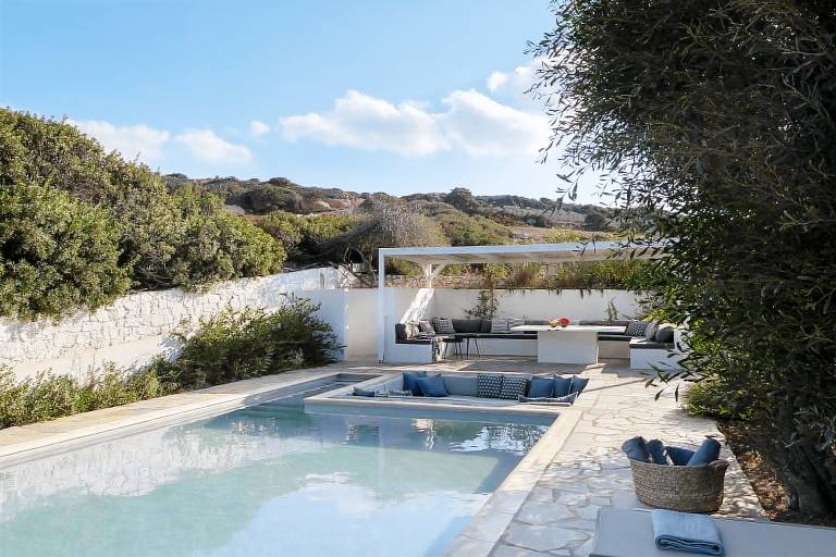 Villa with yard, BBQ & patio — photo 2