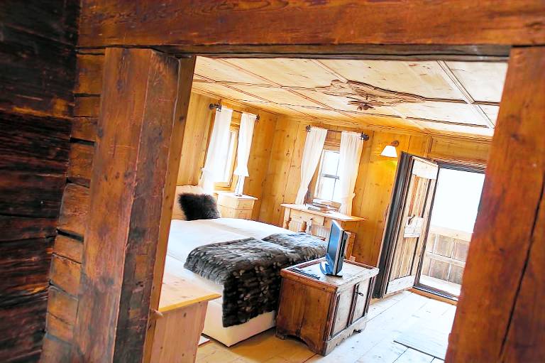 Fully equipped pleasant chalet with patio, BBQ & yard | Dogs allowed — photo 4