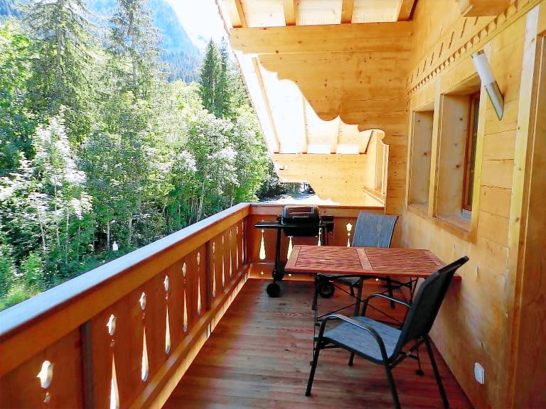Child-friendly wonderful rental apartment with BBQ & yard | Dogs allowed — photo 3