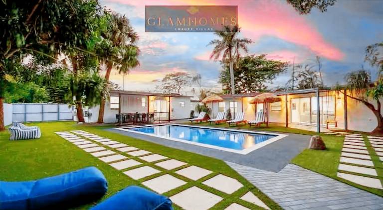 House with pool in Pompano Beach, FL
