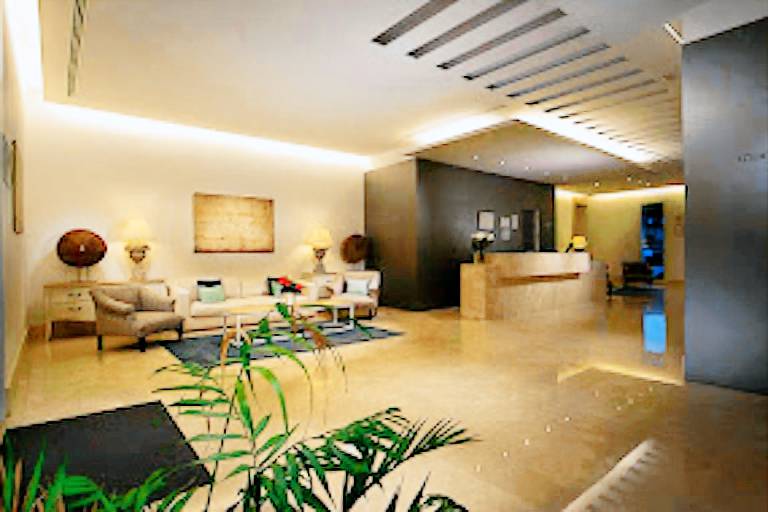 Serviced apartment with pool, patio & garden — photo 5