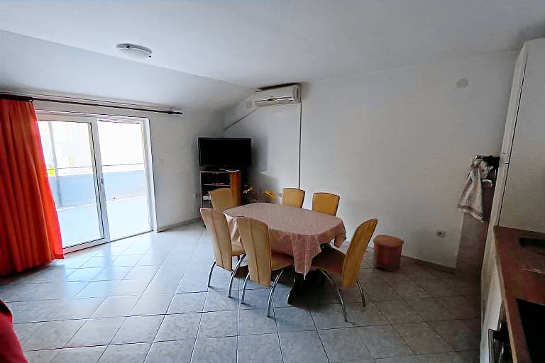 Rental apartment with patio | Dogs allowed in Rab