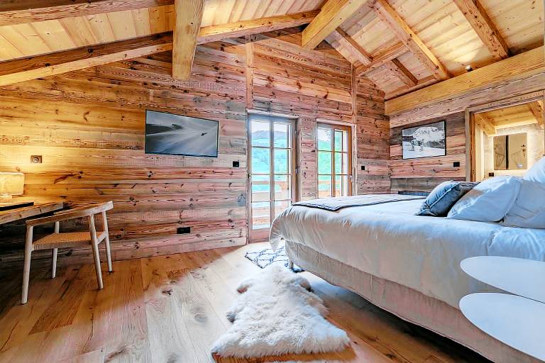 Family-oriented chalet with hot tub, sauna & yard | Mountain view | Perfect for remote work | Dogs allowed — photo 4