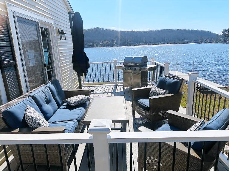 House Mashapaug Lake