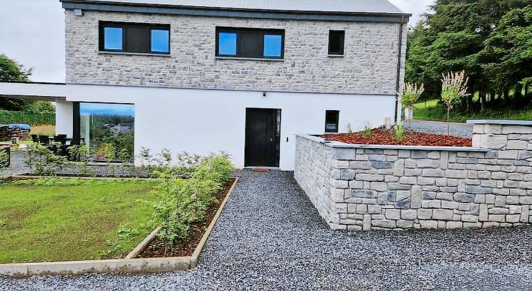 Vacation home with jacuzzi in Namur