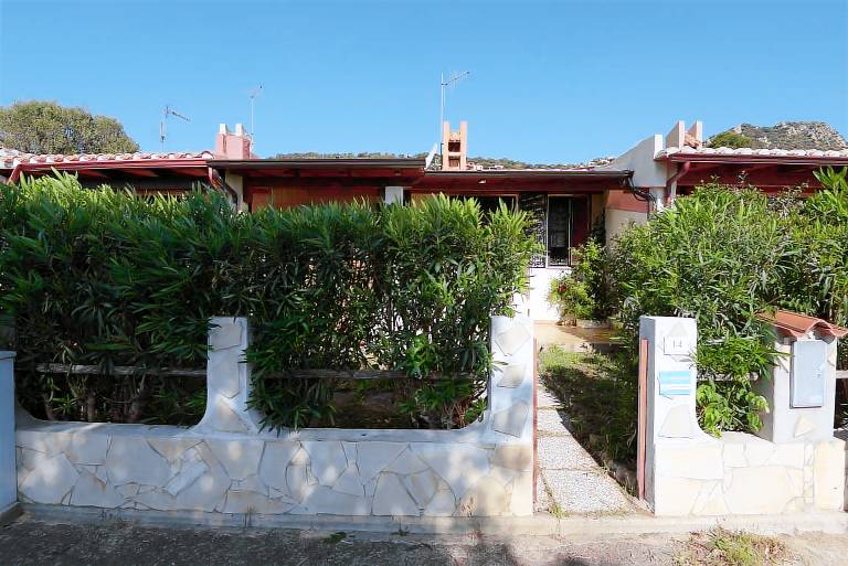 Child-friendly holiday apartment with barbeque & garden | Garden view | Next to the beach | Dogs allowed in Muravera