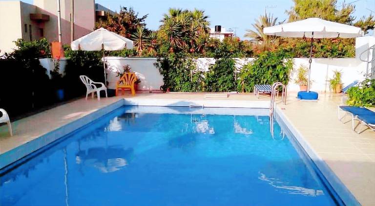 Rental apartment with patio, pool & yard | Pets are welcome in Heraklion