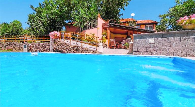 Villa with patio, private pool & BBQ — photo 4