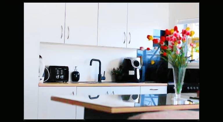 Modern and spacious 1 Bedroom Holiday Home