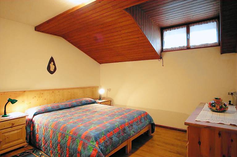 Holiday apartment with terrace & yard — photo 3