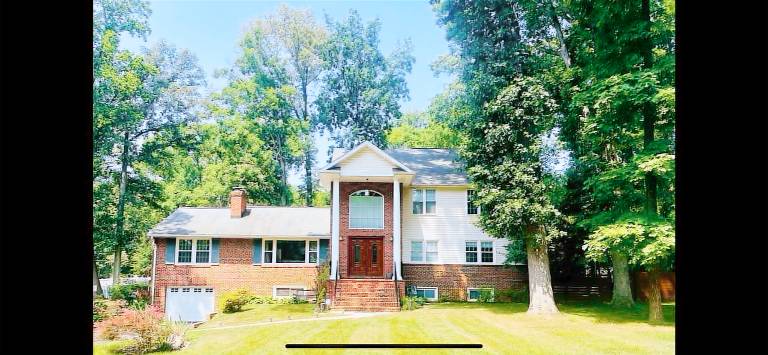 Vacation home with garden, patio & pool in Fairfax, VA