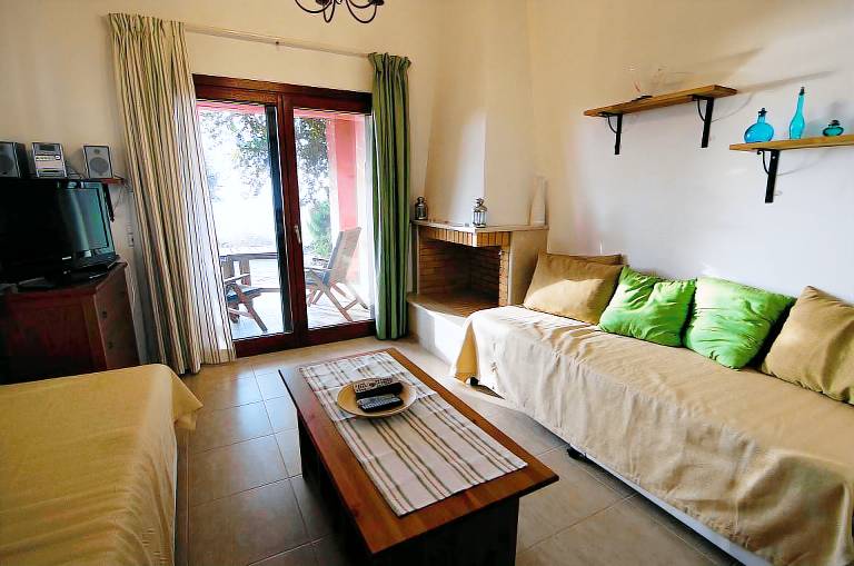 Family-oriented dedicated room with grill, private pool & yard | Sea view | Beach nearby | Dogs allowed — photo 2