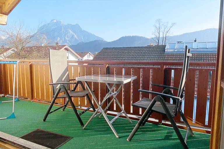 House with garden — photo 2