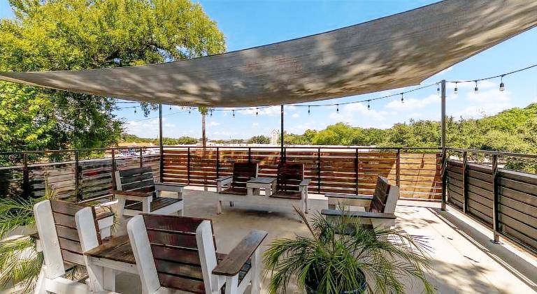 House with terrace | Pets are welcome in Fort Worth, TX
