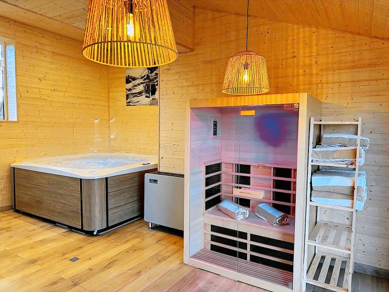Cottage with hot tub, sauna & private pool — photo 3