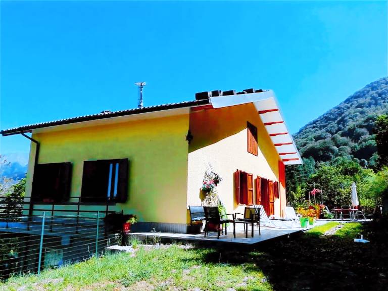 Rental with garden, patio & grill | Mountain view — photo 2