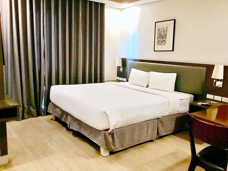 Charming apartment with pool & terrace | Good for workation | Pets are welcome in Taguig
