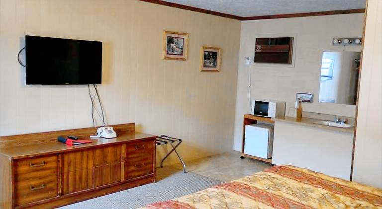 Budget Host 4U Motel — photo 2