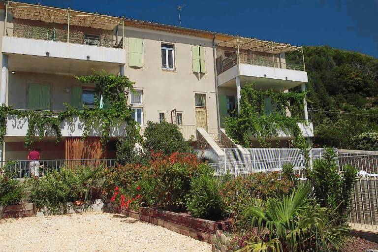 Family-oriented gite with private pool & patio | Pool view | Pet-friendly — photo 2