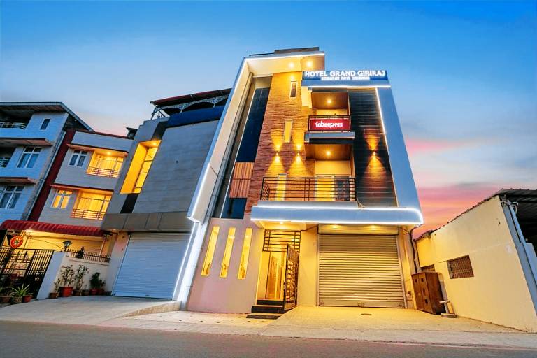 FabHotel Grand Giriraj