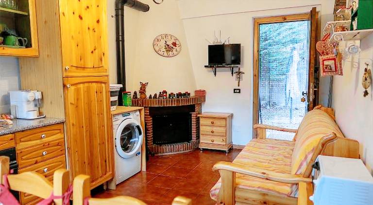 Rental apartment with 2 rooms for 7 persons in L'Aquila