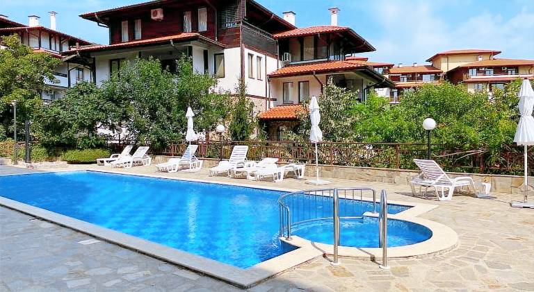 Rental apartment with private pool, patio & grill — photo 3