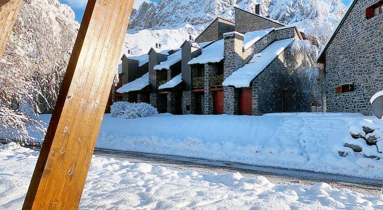Vacation home with pool | Pet-friendly in Huesca