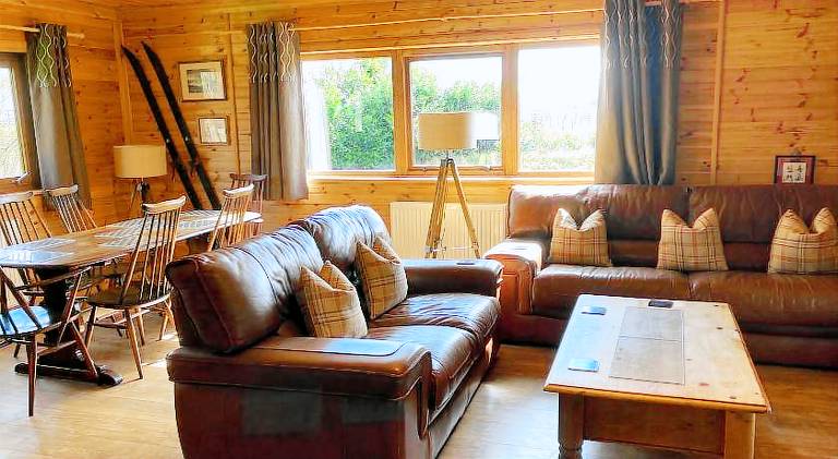Lodge with yard & patio | Dogs allowed — photo 2