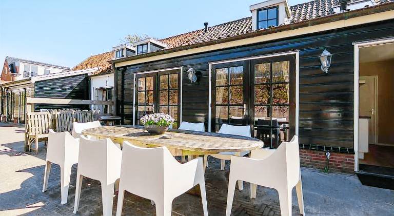 House with patio & yard — photo 5