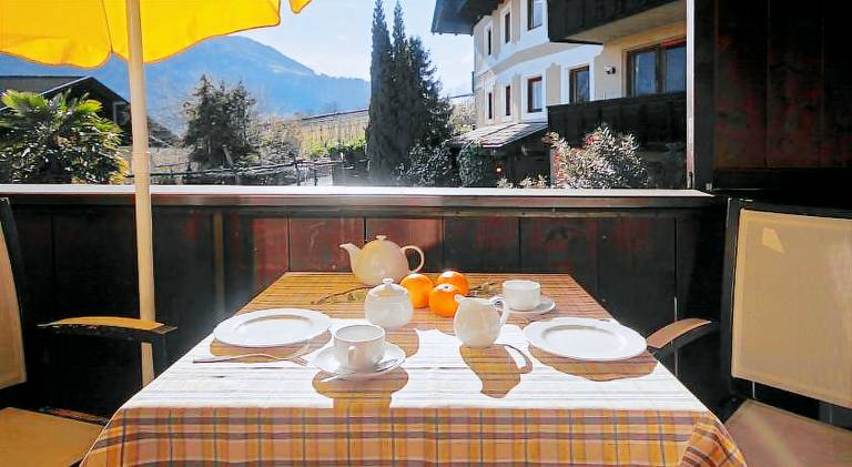 Wonderful serviced apartment with sauna, yard & hot tub | Pets allowed — photo 4