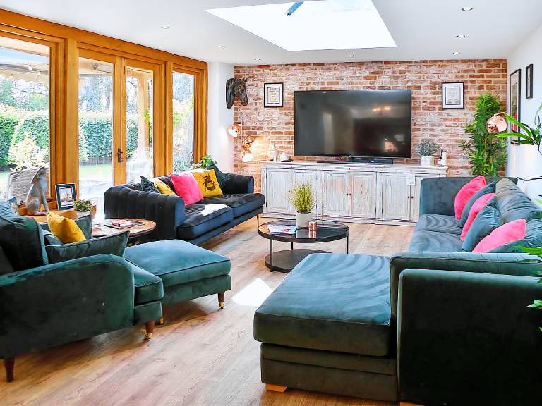 Family-friendly cottage with garden, grill & hot tub | River view | Pets are welcome — photo 3