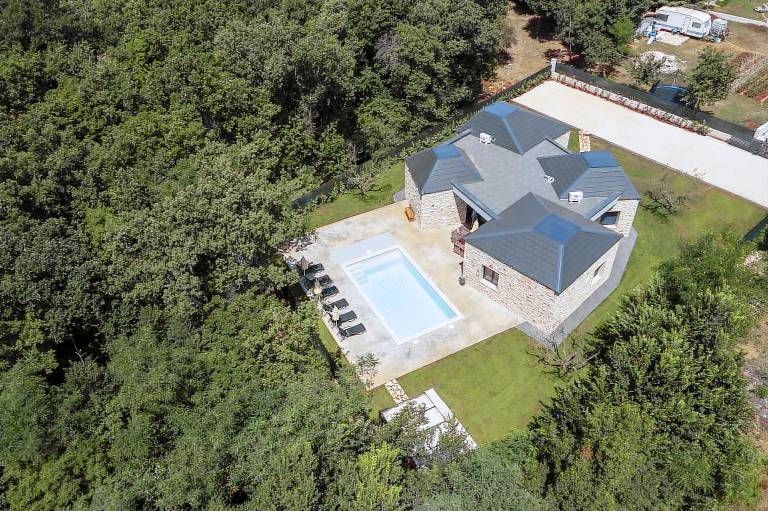 Child-friendly villa with private pool, terrace & BBQ | Pool view | Pets are welcome — photo 2