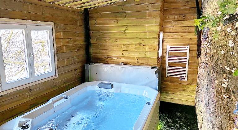 Holiday apartment with terrace & yard — photo 4