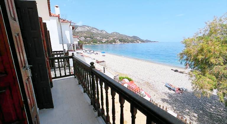 Vacation home with terrace — photo 3