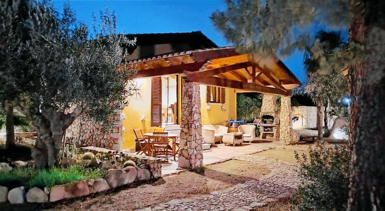 House with 2 rooms for 6 persons in Villasimius