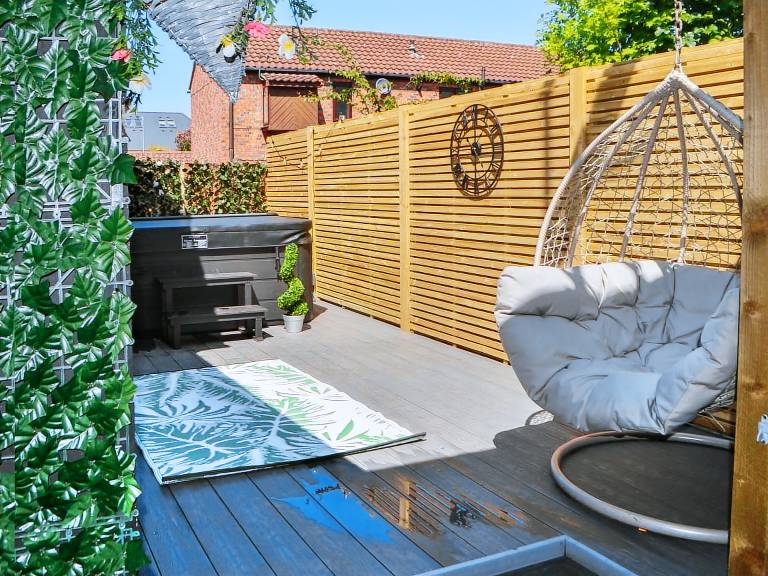Child-friendly wonderful cottage with yard & jacuzzi | River view | Pets allowed — photo 2