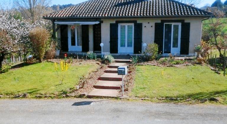 House with 2 rooms for 4 persons in Périgueux