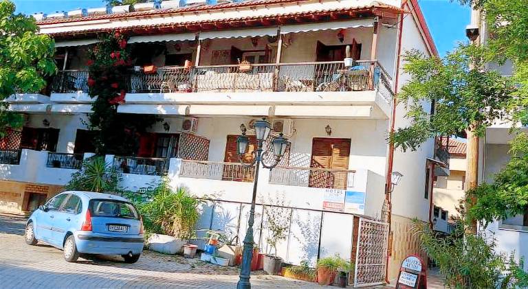 Serviced apartment with garden & terrace in Kassandra